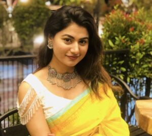 নায়িকা নয় অভিনেত্রী হতে চান মিষ্টি ঘোষ