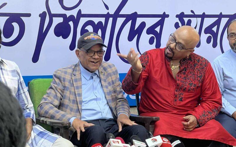 দেশে থাকলে আমাকে ভিক্ষা করে খেতে হতো : আহমেদ শরীফ
