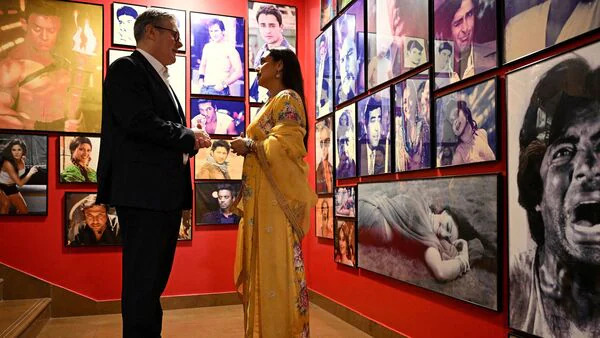 ব্রিটিশ প্রধানমন্ত্রীর সঙ্গে আড্ডায় মাতলেন রানী মুখার্জি