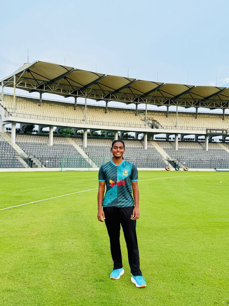 আয়ুষ্মান খুরানার সাথে বাংলাদেশের ক্রিকেটার মারুফা