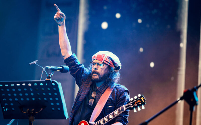 জেমসের মাথায় গামছা পড়ার রহস্য