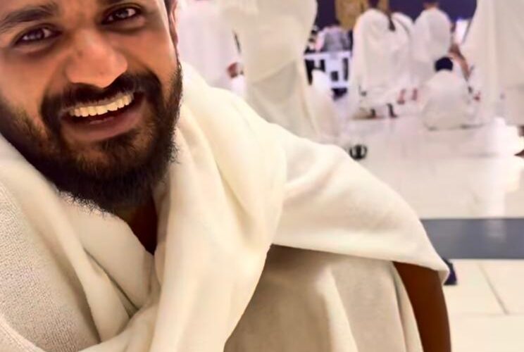 ওমরা পালনে মক্কায় অভিনেতা ফারহান