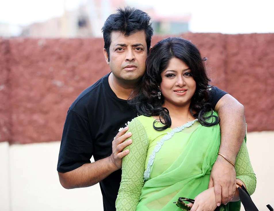 নব্বই দশকের জনপ্রিয় নায়ক ওমর সানী ও নায়িকা মৌসুমী