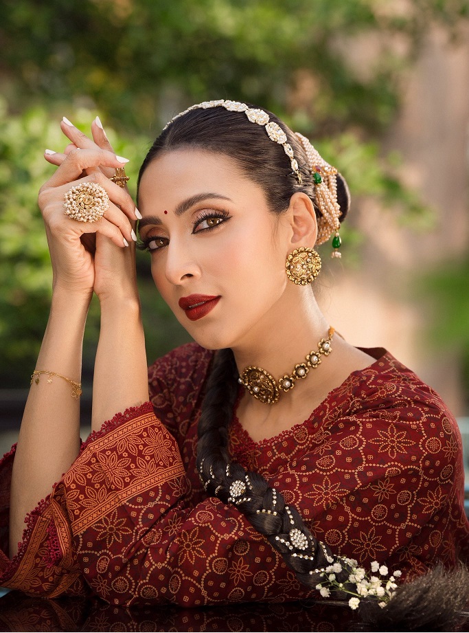 দেশে ফিরেই নতুন যাত্রার ঘোষণা দিলেন বিদ্যা সিনহা মিম