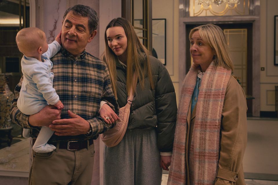 বাচ্চা নিয়ে বিপাকে মিস্টার বিন