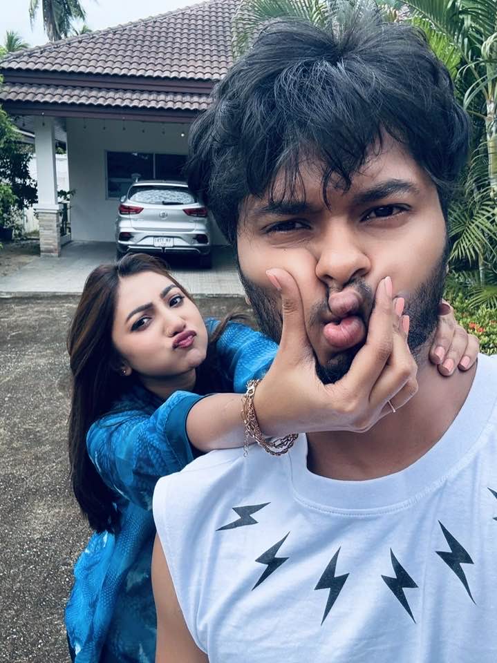 আরশ-সুনেরাহর রোমান্টিক ছবি