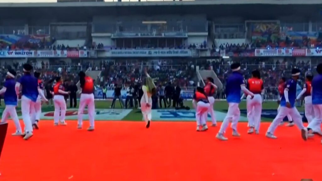 বিপিএলের ফাইনালে মঞ্চ মাতালেন তিশা