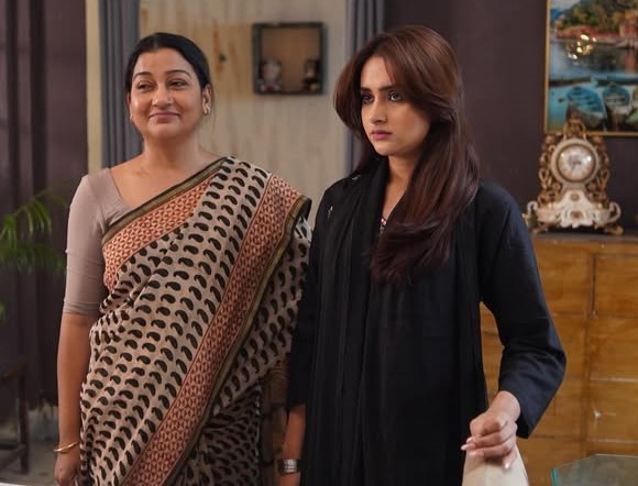 দর্শক মাতাচ্ছে ‘এটা আমাদেরই গল্প’ নাটক