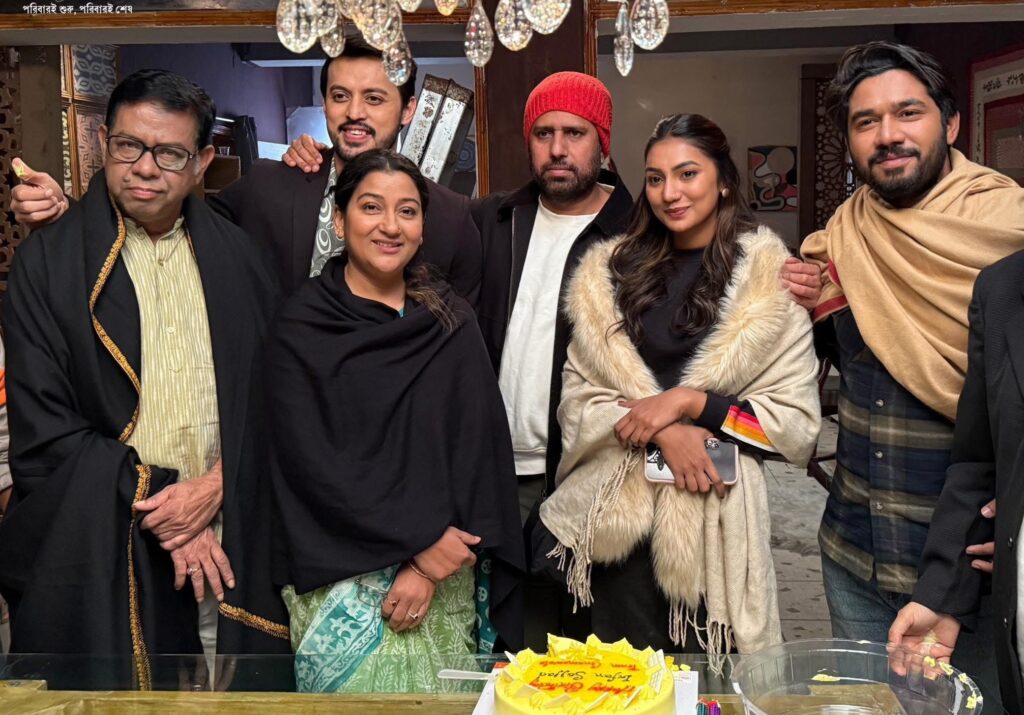 দর্শক মাতাচ্ছে ‘এটা আমাদেরই গল্প’ নাটক