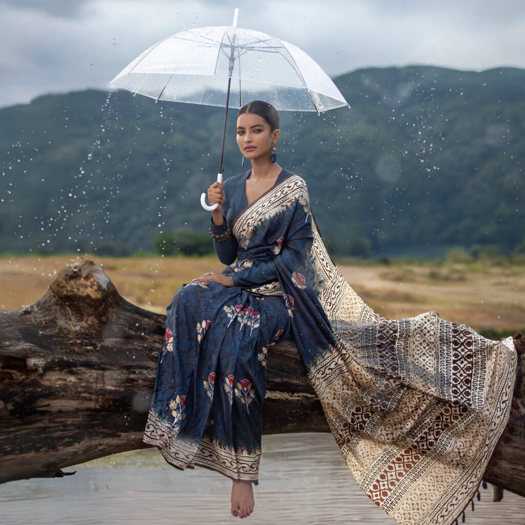 চারটি সিনেমায় কাজ করছেন