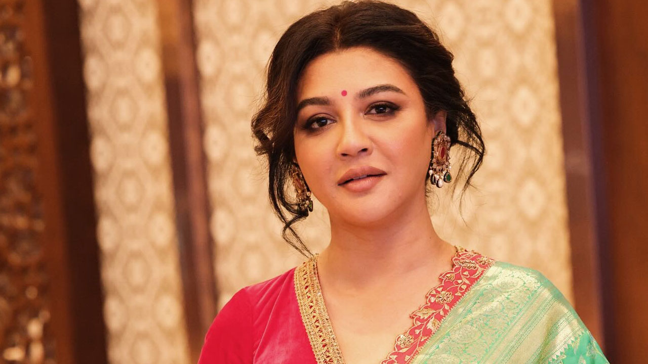 একুশের স্মৃতিতে আবেগঘন পোস্ট জয়ার