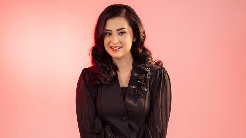 মা হওয়ার প্রশ্নে নীরবতা ভাঙলেন বুবলী