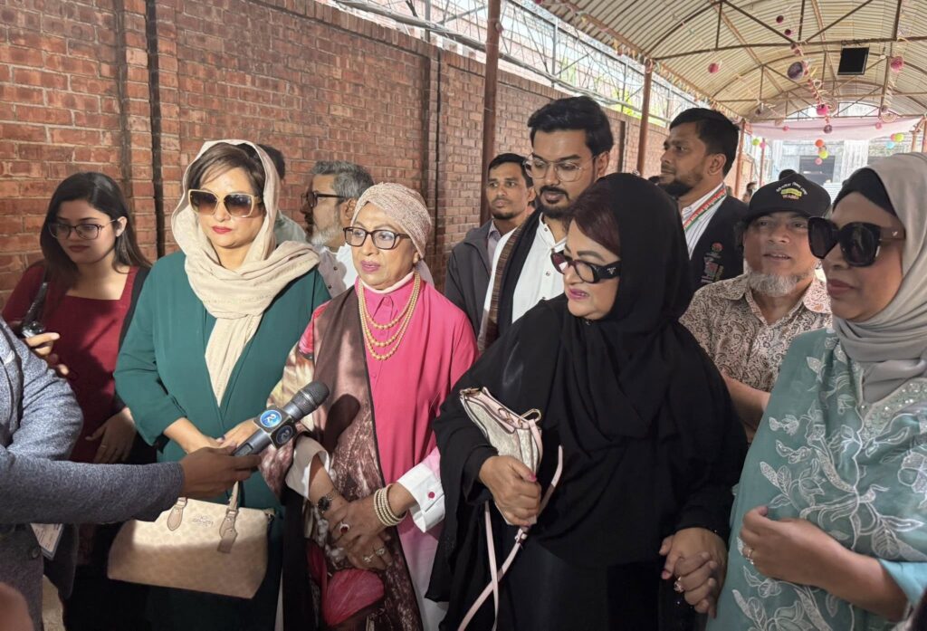 গুলশানে ভোট দিলেন সুচন্দা-ববিতা-চম্পা