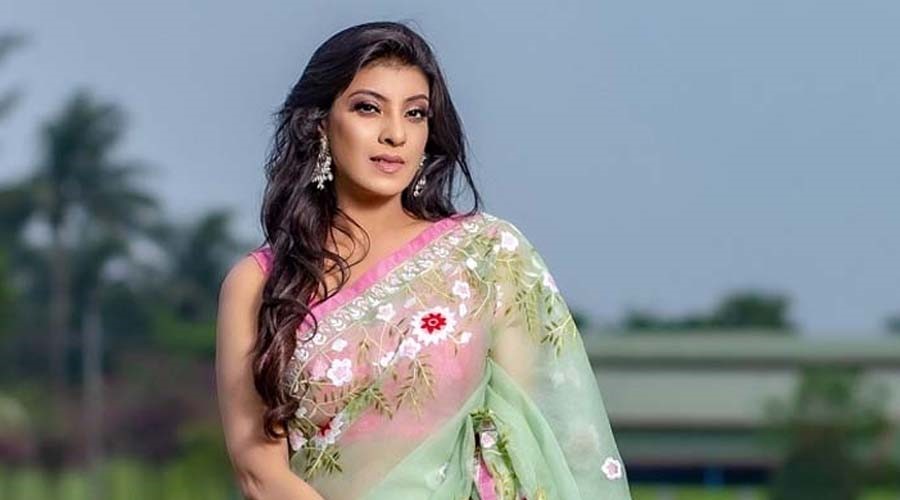 ভুয়া আইডি-পেজে বিরক্ত মৌ, ক্ষোভ প্রকাশ