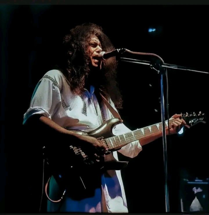 ভোট দিয়ে দেশে শান্তি চাইলেন জেমস