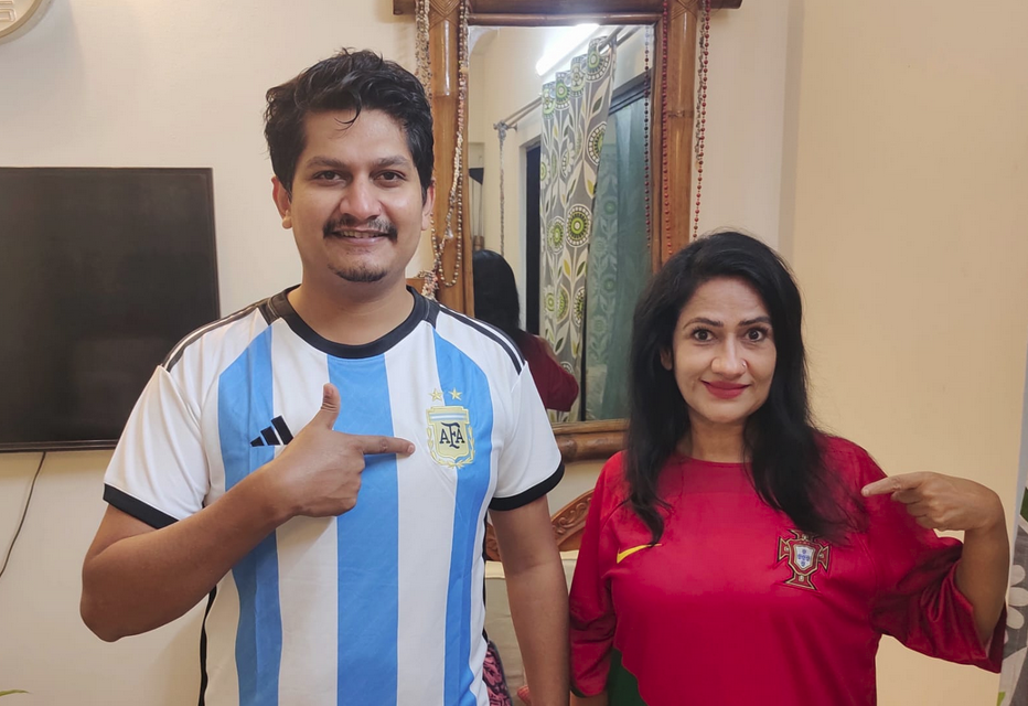 মনিরা মিঠুর গাড়িতে ধাক্কা, ছেলেকে মারধর