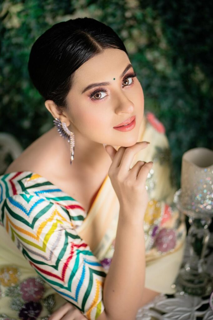 বসন্ত-ভালোবাসায় রঙিন শবনম বুবলী