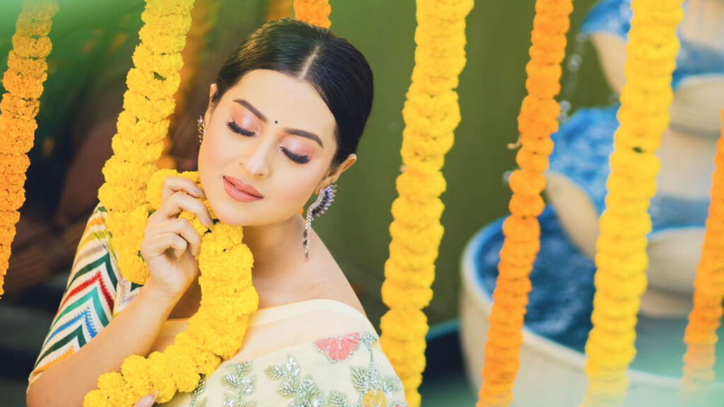 বসন্ত-ভালোবাসায় রঙিন শবনম বুবলী