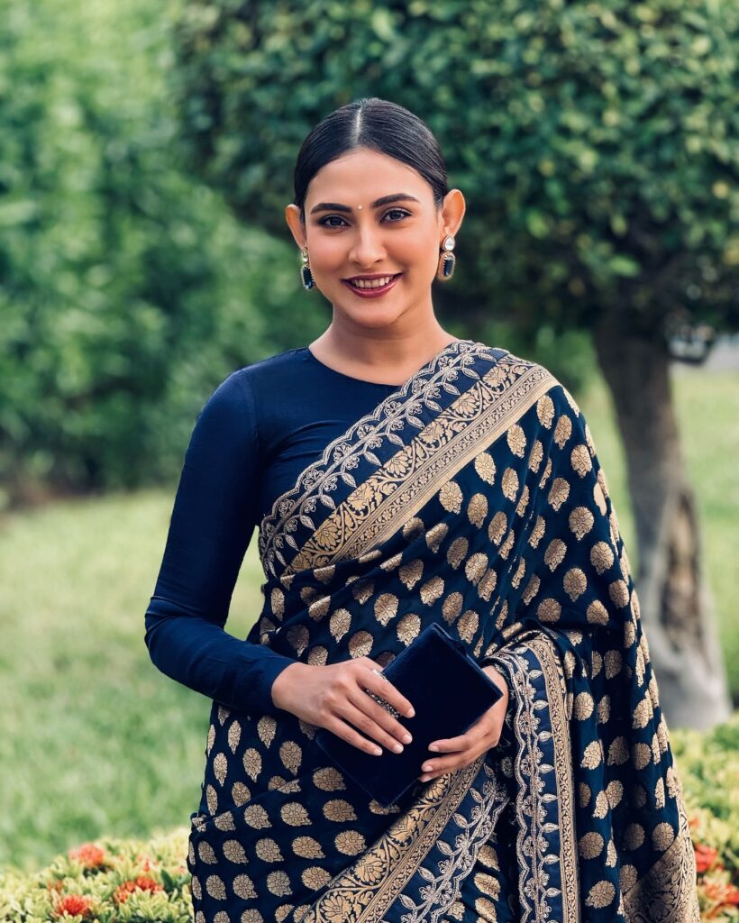 শাড়িতে মেহজাবীনকে কেমন লাগে