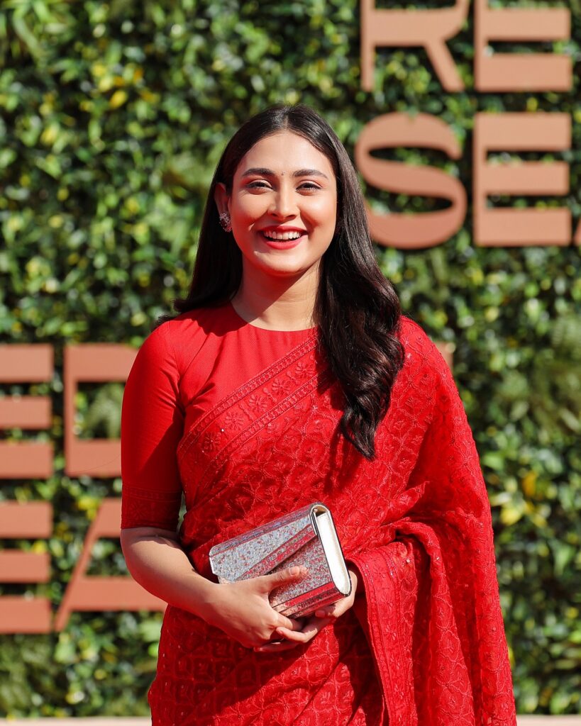 শাড়িতে মেহজাবীনকে কেমন লাগে