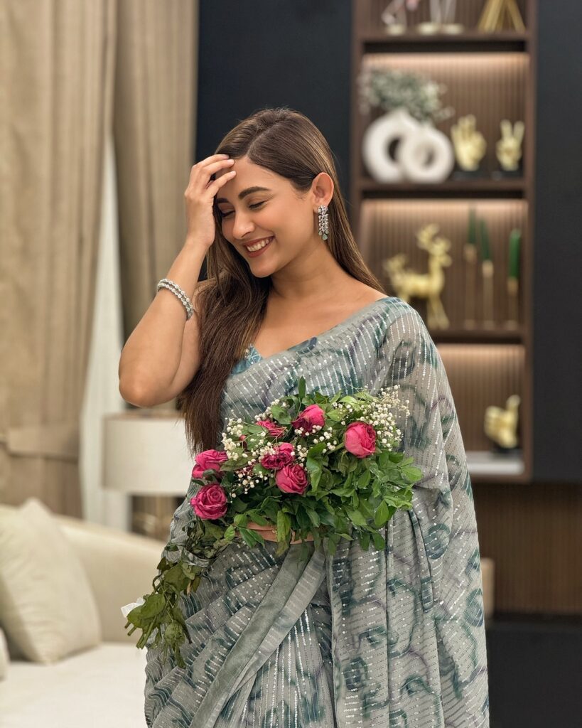 শাড়িতে মেহজাবীনকে কেমন লাগে