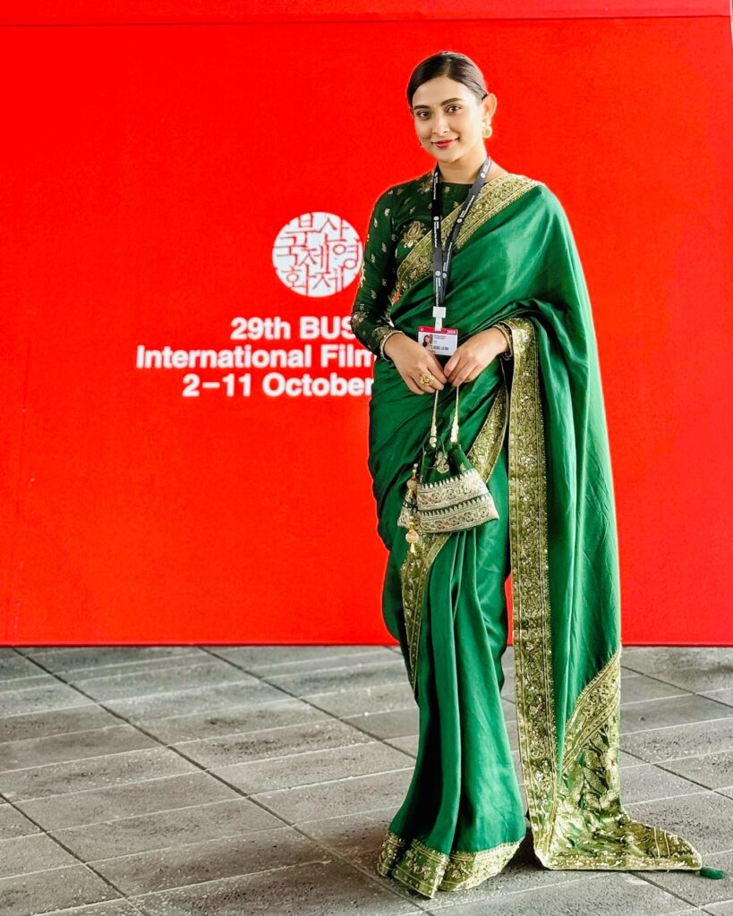 শাড়িতে মেহজাবীনকে কেমন লাগে