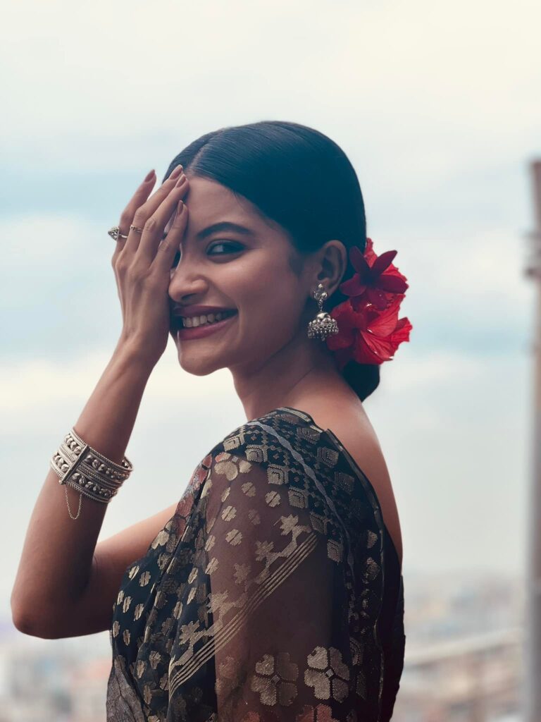 চার নায়িকার প্রেশার কুকারের