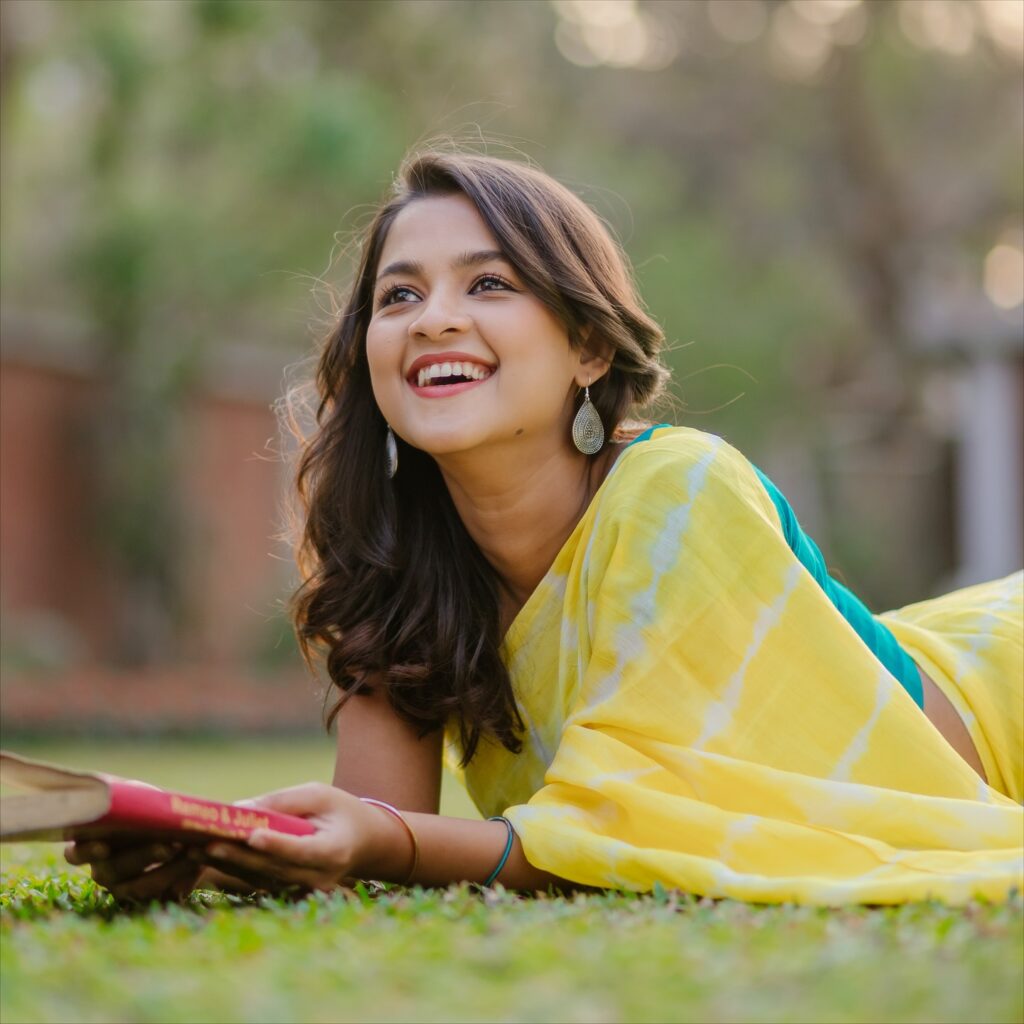 সাদিয়া আয়মান পার করছেন