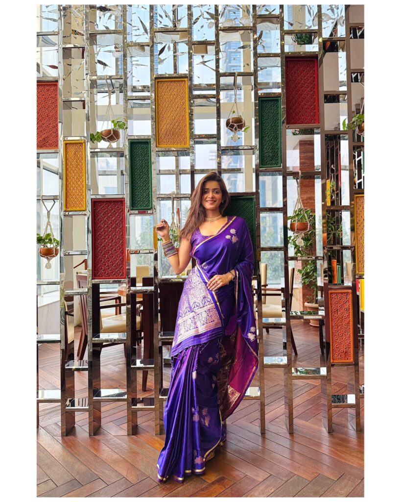 তানজিন তিশার স্নিগ্ধ সাজের