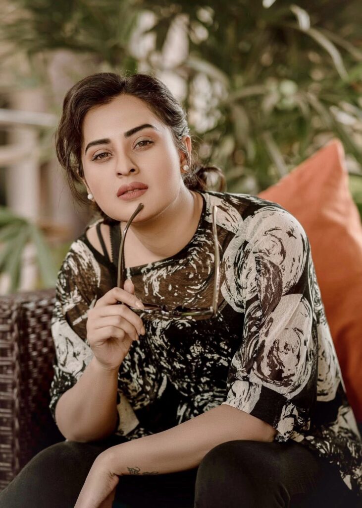 চার নায়িকার প্রেশার কুকারের