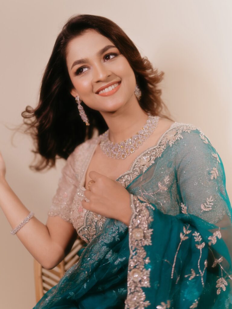 সাদিয়া আয়মান পার করছেন