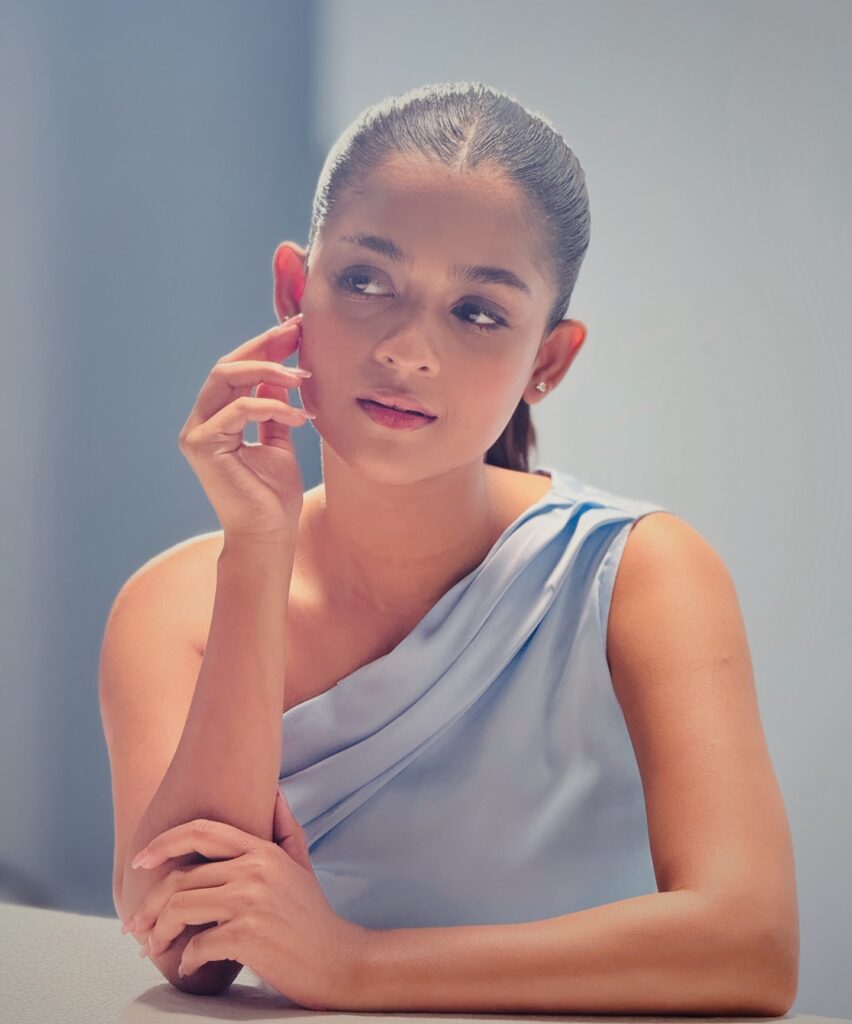 সাদিয়া আয়মান পার করছেন