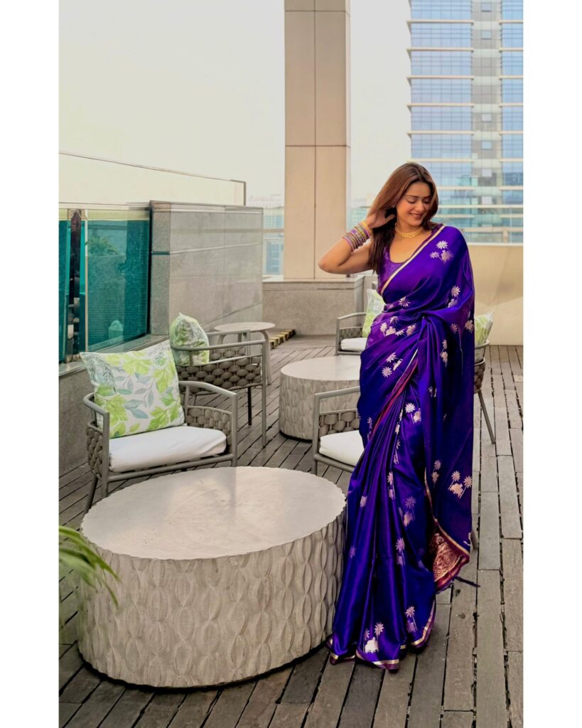 তানজিন তিশার স্নিগ্ধ সাজের