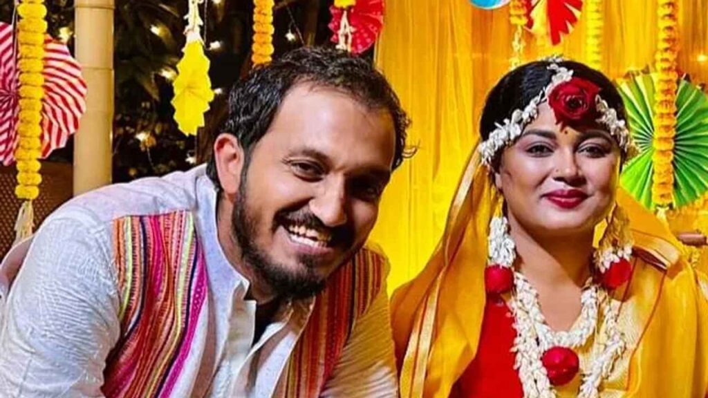 মৌসুমী হামিদের ঘর ভাঙল, নেপথ্যে পরকীয়া