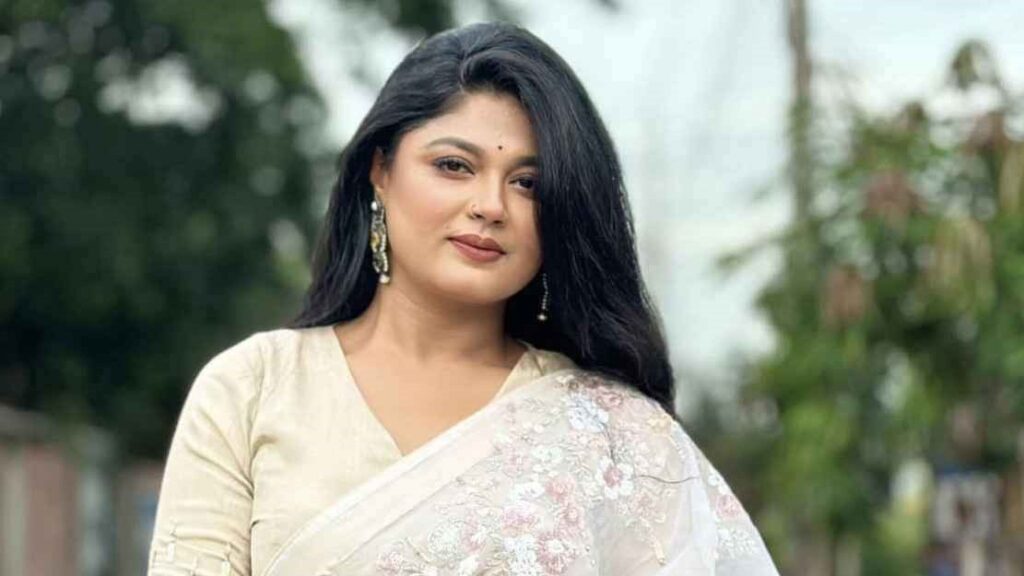 মৌসুমী হামিদের ঘর ভাঙল, নেপথ্যে পরকীয়া