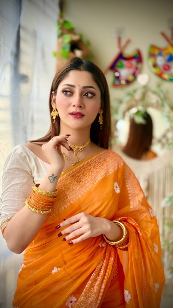 পূজা চেরি তাঁর প্রেমের কথা