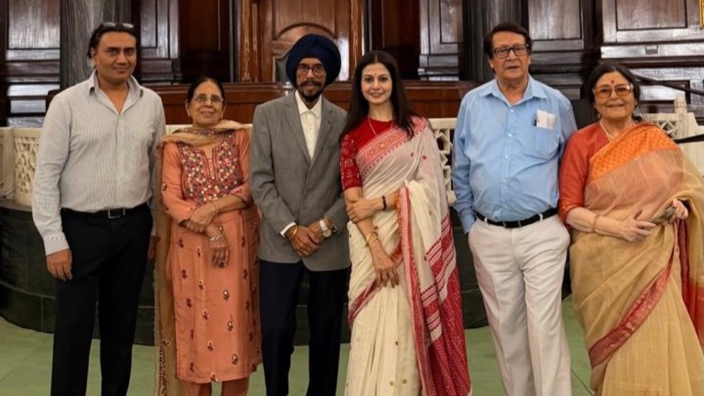 সংসদ সদস্য হিসেবে শপথ নিলেন কোয়েল মল্লিক