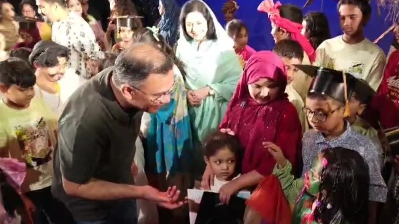 শিশুদের নাটক দেখলেন তারেক রহমান