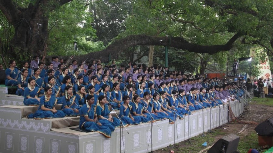 রমনার বটমূলে বর্ষবরণে বর্ণিল আয়োজন