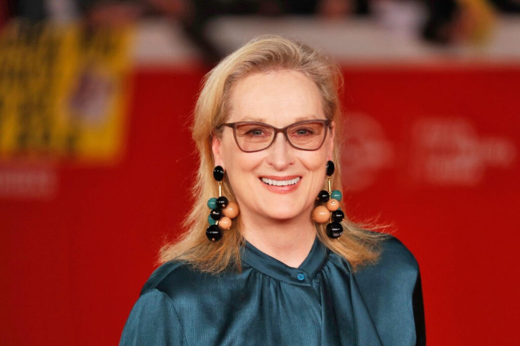 মেরিল স্ট্রিপ ট্রাম্পকে কড়া সমালোচনা