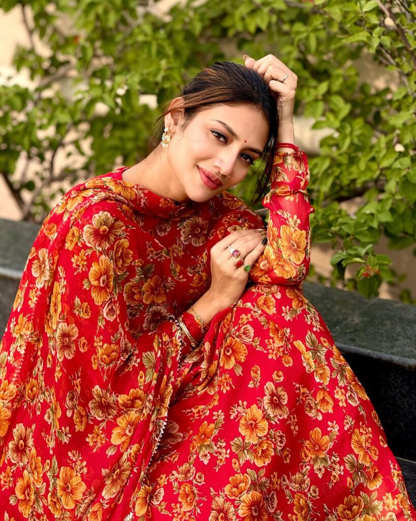 নায়িকা নুসরাত জাহানকে