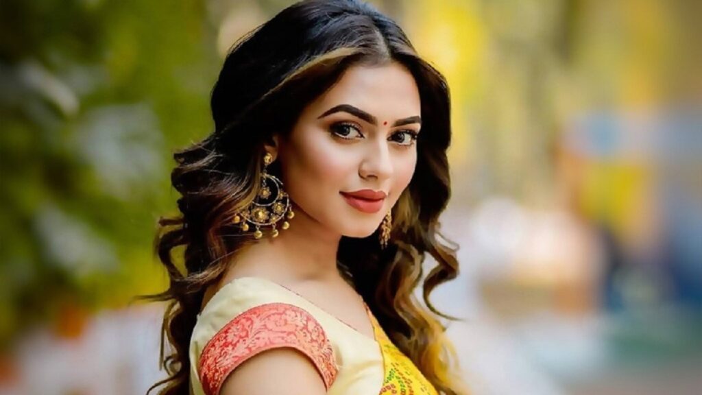 নুসরাত ফারিয়ার লোকে বলে গান ঈদ মাতাচ্ছে