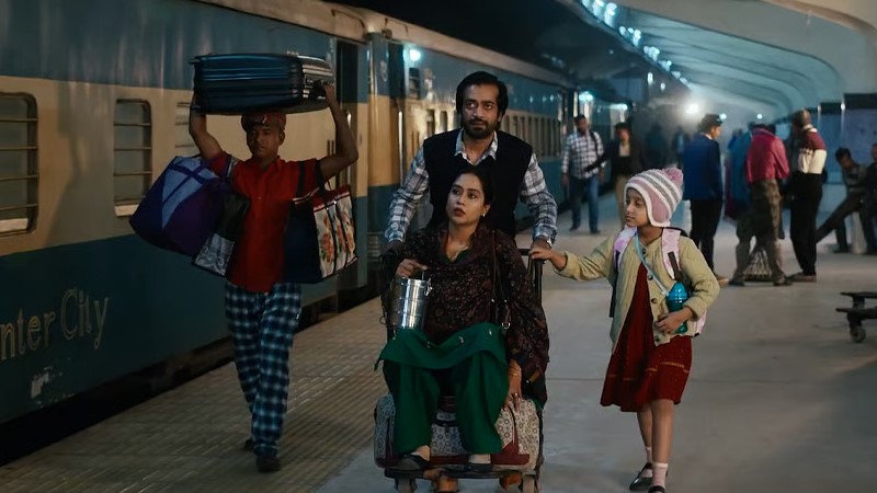 বনলতা এক্সপ্রেস প্রদর্শনী ঘিরে বিতর্ক