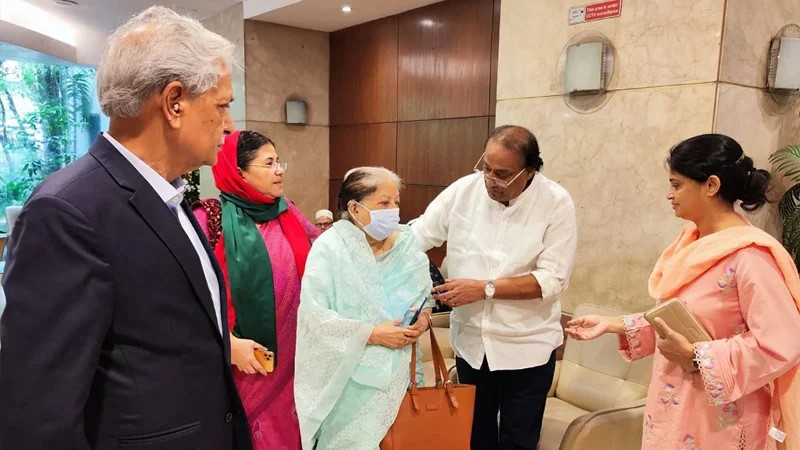 মুস্তাফা মনোয়ার সংকটাপন্ন, পাশে সংস্কৃতিমন্ত্রণালয়