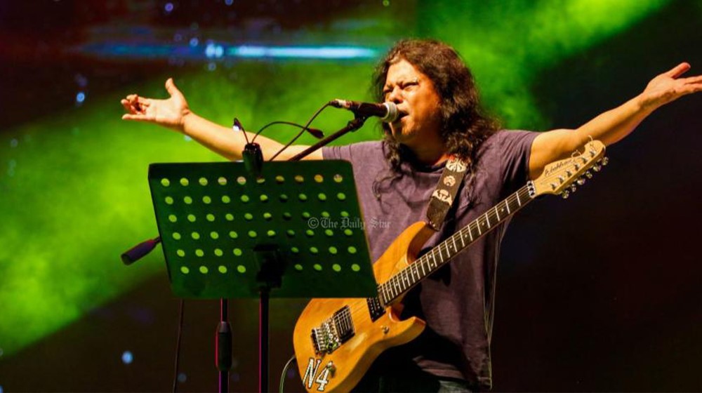 দুই মাসের জন্য ইউরোপ সফরে জেমস
