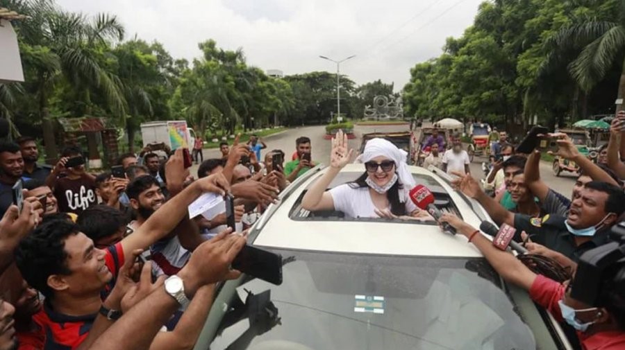 দুবাইয়ে বেনজীর গ্রেপ্তার, পরীমনির ‘মজা’