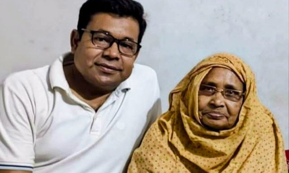 সংগীতশিল্পী মনির খানের মা অসুস্থ হয়ে হাসপাতালে