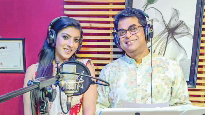 গানে কবিতা আবৃত্তি করে বাবাকে উৎসর্গ করলেন মৌ