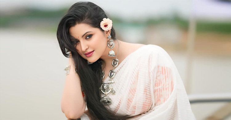দুবাইয়ে বেনজীর গ্রেপ্তার, পরীমনির ‘মজা’