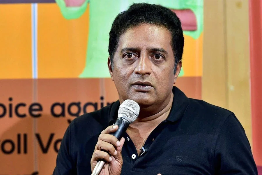 অভিনেতা প্রকাশ রাজের বিরুদ্ধে গ্রেপ্তারি পরোয়ানা জারি